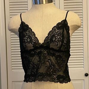 DKNY bralette color black size large. Soft stretchy lace w/ adjustable straps